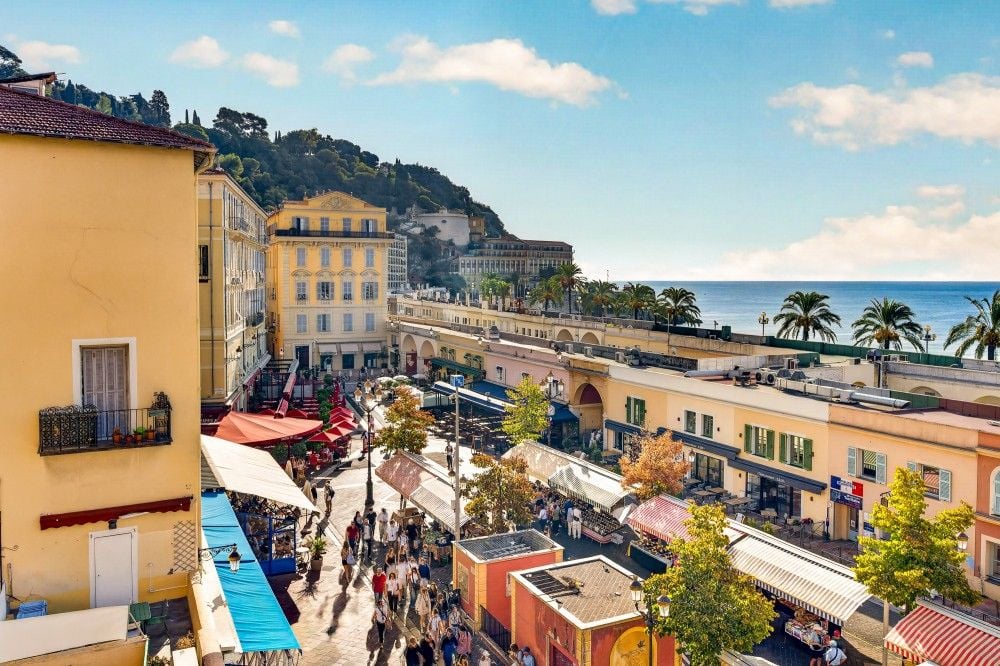 View over Cours Saleya market and the sea from the apartment, 2-bedroom apartment in the Old Town, Nice